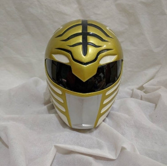 The White Ranger (helmet) - Picture 1 of 2
